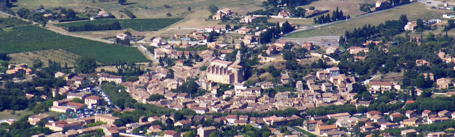 Le centre de Bédoin vu du Ventoux